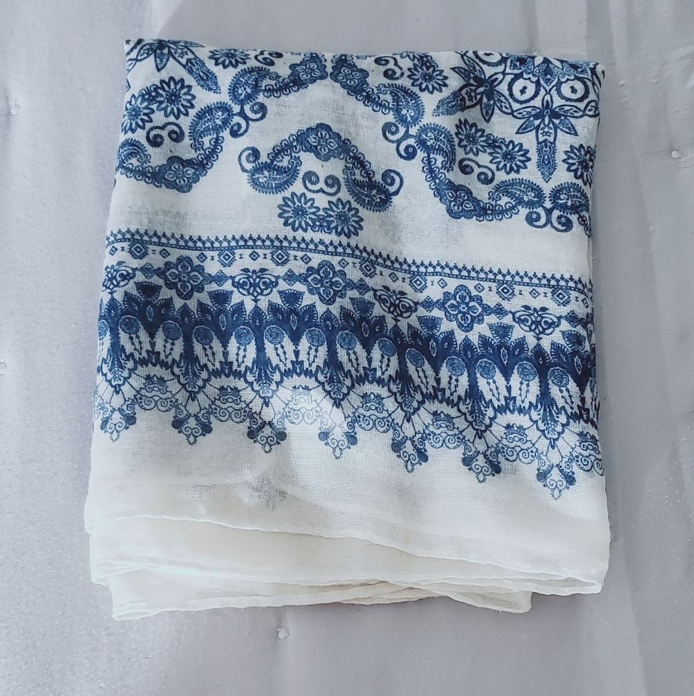 European Blue and White Paisley Infinity Scarf - Picture 5 of 5